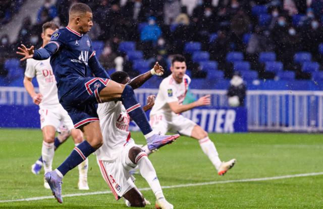 星空体育官网-【法甲】姆巴佩两中门柱 巴黎客场1比1战平里昂