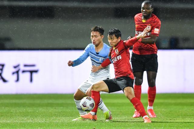 星空体育官网-范加斯特：广州城状态回升 韩佳奇有国门的潜力